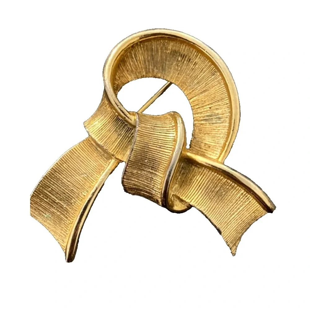 Vintage Signed CMI Gold Tone Textured‎ Brooch